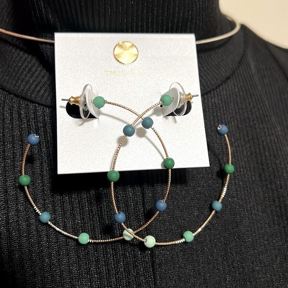 NWT: Fashion Wire Hoops w/balls - Picture 2 of 2